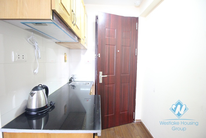 Low-cost studio in high floor, Tran Duy Hung street, Ha Noi, for rent: neat and comfortable